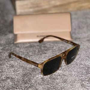 BURBERRY SUNGLASSES.